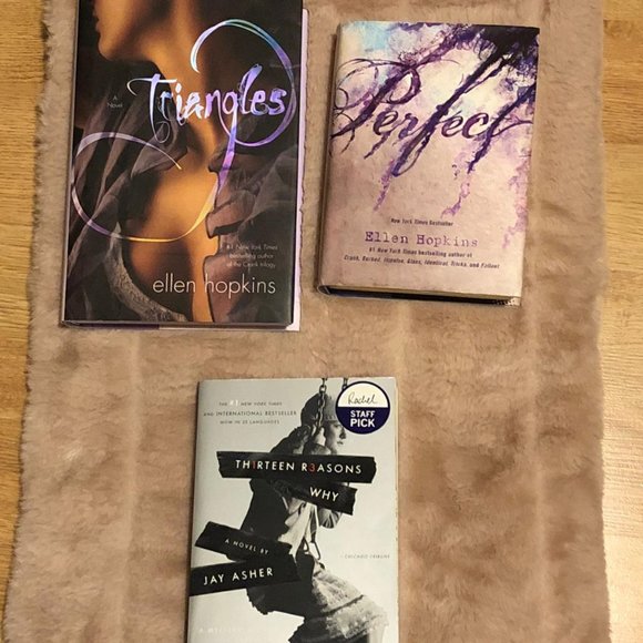 Best Selling Young Adult Novels (Y/A) - Set of 3 - Picture 1 of 4